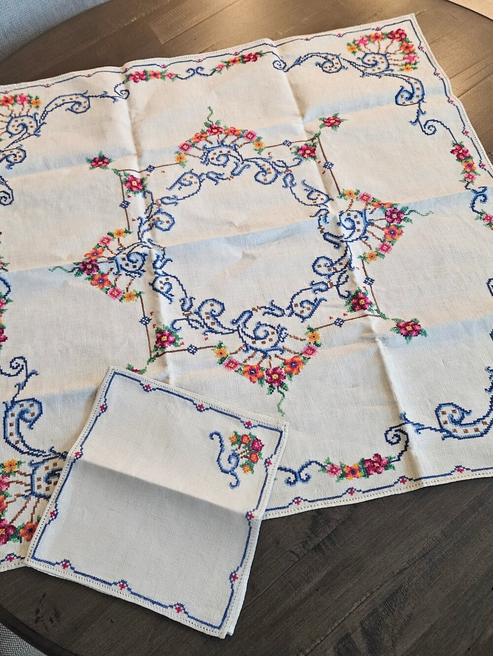 VTG Square Linen Tablecloth w/ 4 Napkins Hand Cross Stitched Floral Colorful
